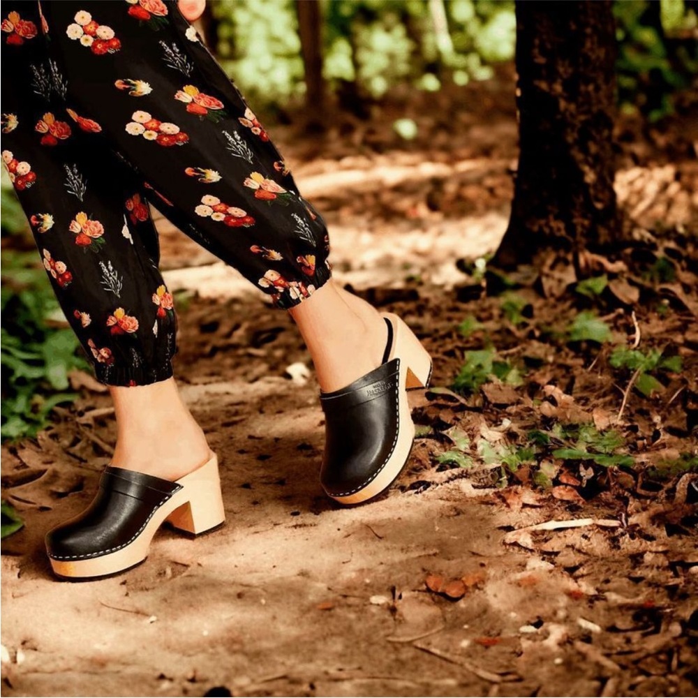 Swedish Hasbeens Black Leather Mules - Picture 3 of 9